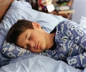 راهکارهایی برای بیدار کردن کودکان در اول صبح